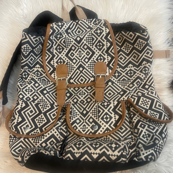 Emma & Chloe Boho Aztec Print Canvas Backpack Rucksack Black White - Picture 8 of 9